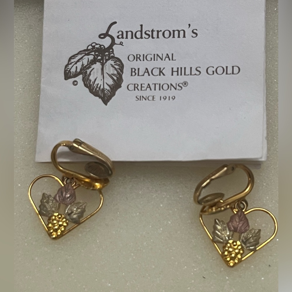 Black Hills Gold 10K Hearts Multiple Grape Leaves Clip On Earrings- clasp is GF